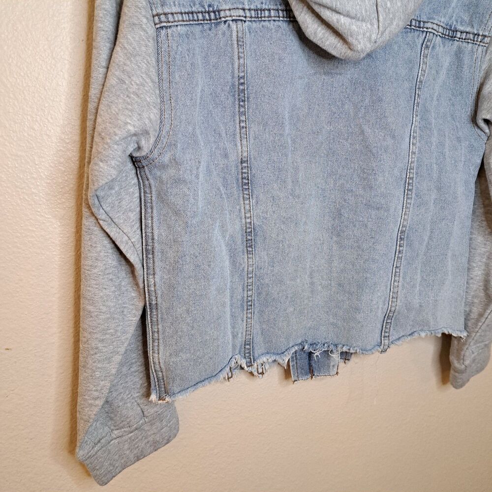 NEW Dance & Marvel Women Jean Jacket raw hem size XS Light Wash Detachable Hood - Picture 7 of 8
